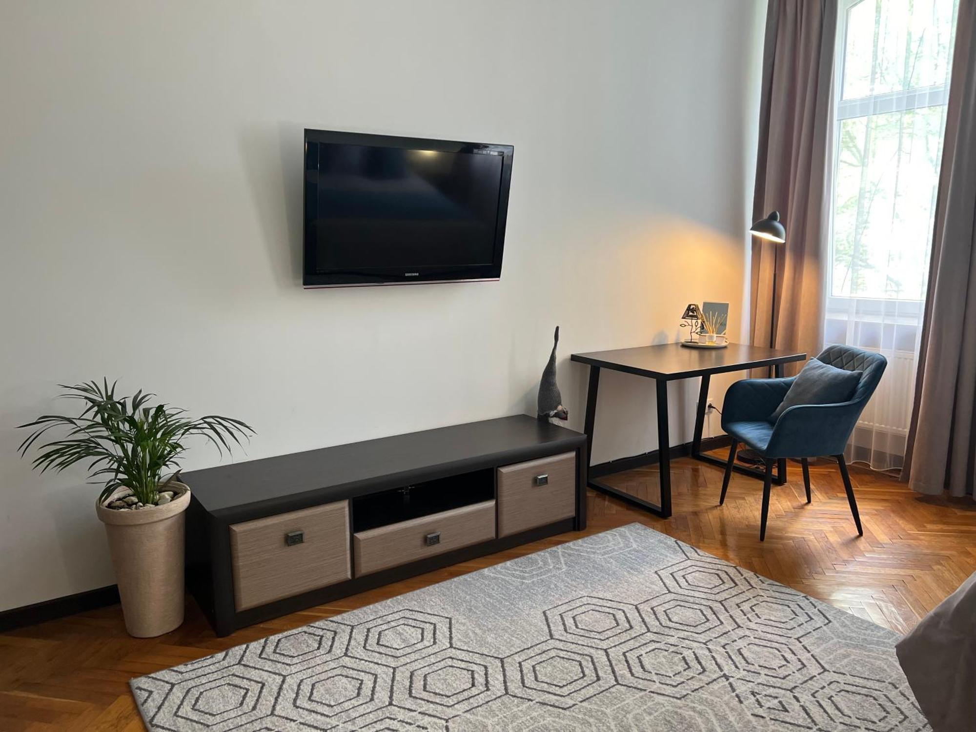 Apartment Wonderful Near The Old